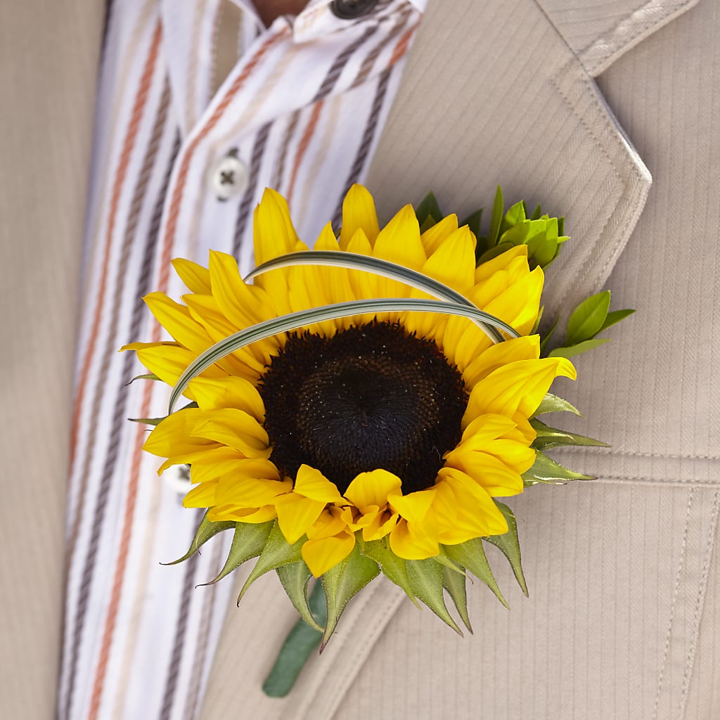 Free Spirit Boutonniere – Floristeria Fabiana, Charlotte NC