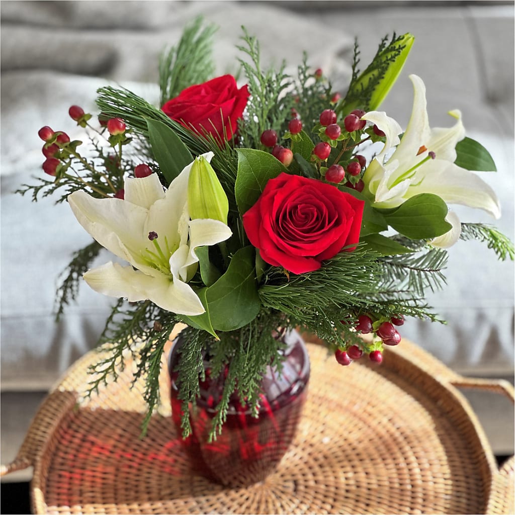 Evergreen Delight Bouquet –  Floristeria Fabiana, Charlotte NC