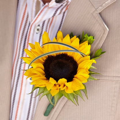 Free Spirit Boutonniere –  Floristeria Fabiana, Charlotte NC