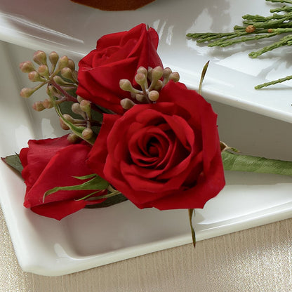 Red Spray Rose Boutonniere –  Floristeria Fabiana, Charlotte NC